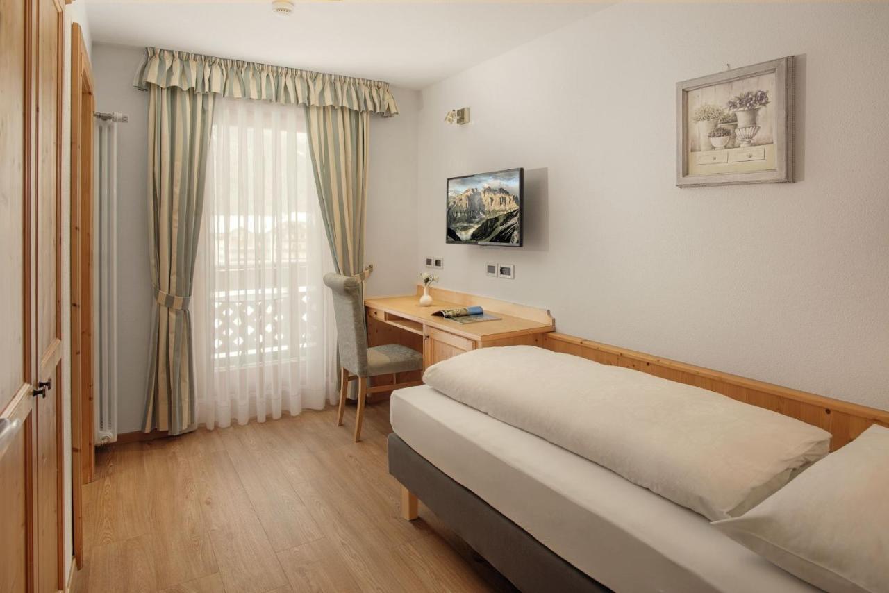 Hotel Villa Eden Corvara In Badia Extérieur photo
