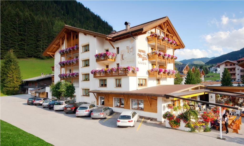 Hotel Villa Eden Corvara In Badia Extérieur photo